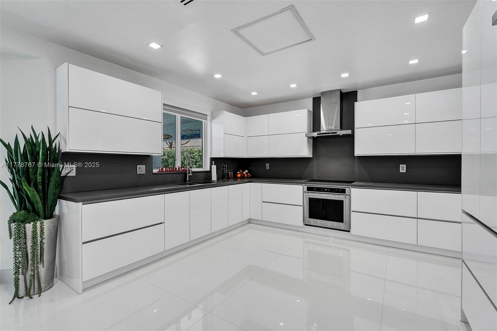 7870 NW 160th Ter, Miami Lakes, Florida image 18