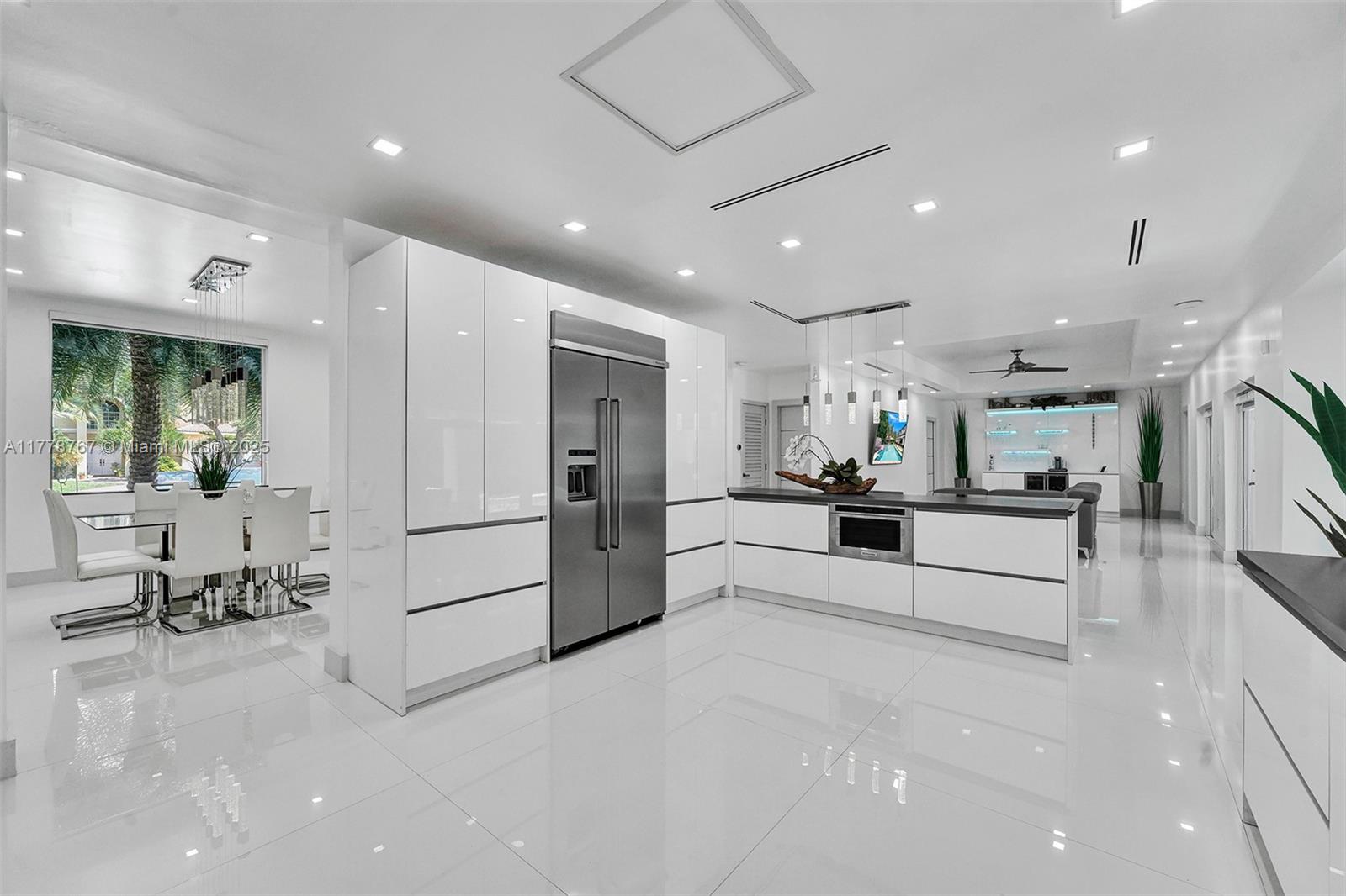 7870 NW 160th Ter, Miami Lakes, Florida image 20