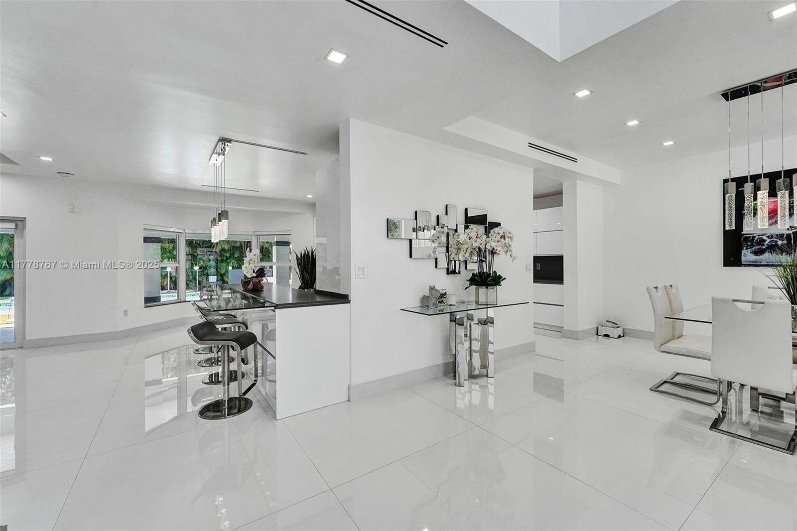 7870 NW 160th Ter, Miami Lakes, Florida image 24