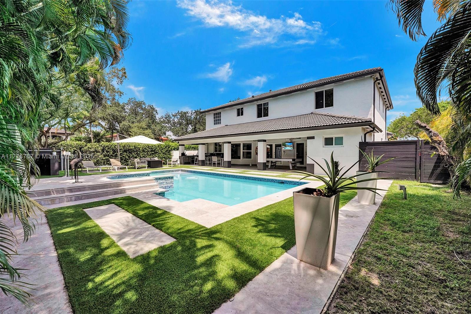 7870 NW 160th Ter, Miami Lakes, Florida image 3