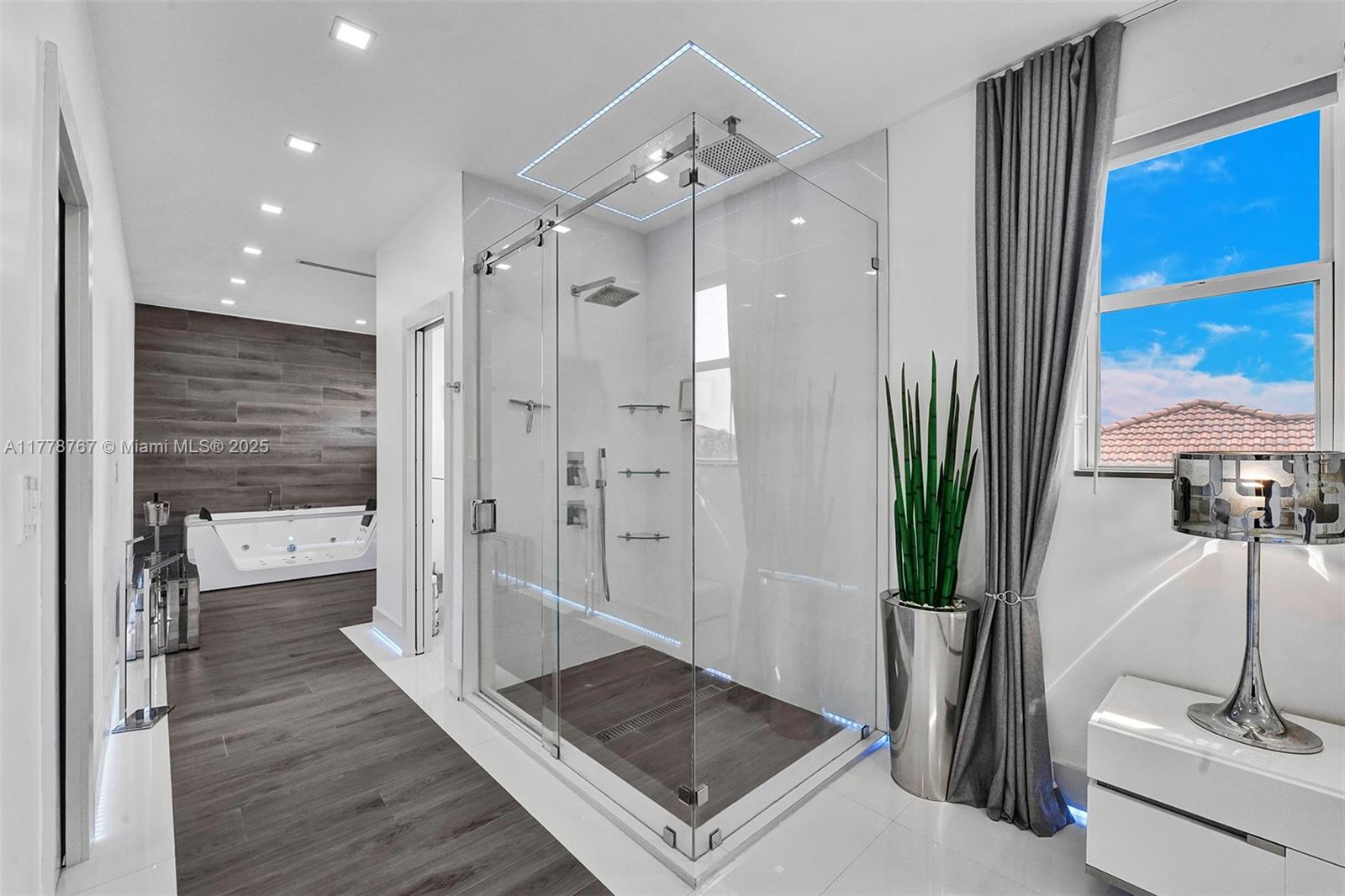 7870 NW 160th Ter, Miami Lakes, Florida image 32