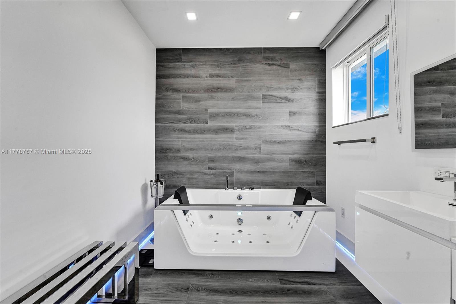 7870 NW 160th Ter, Miami Lakes, Florida image 36