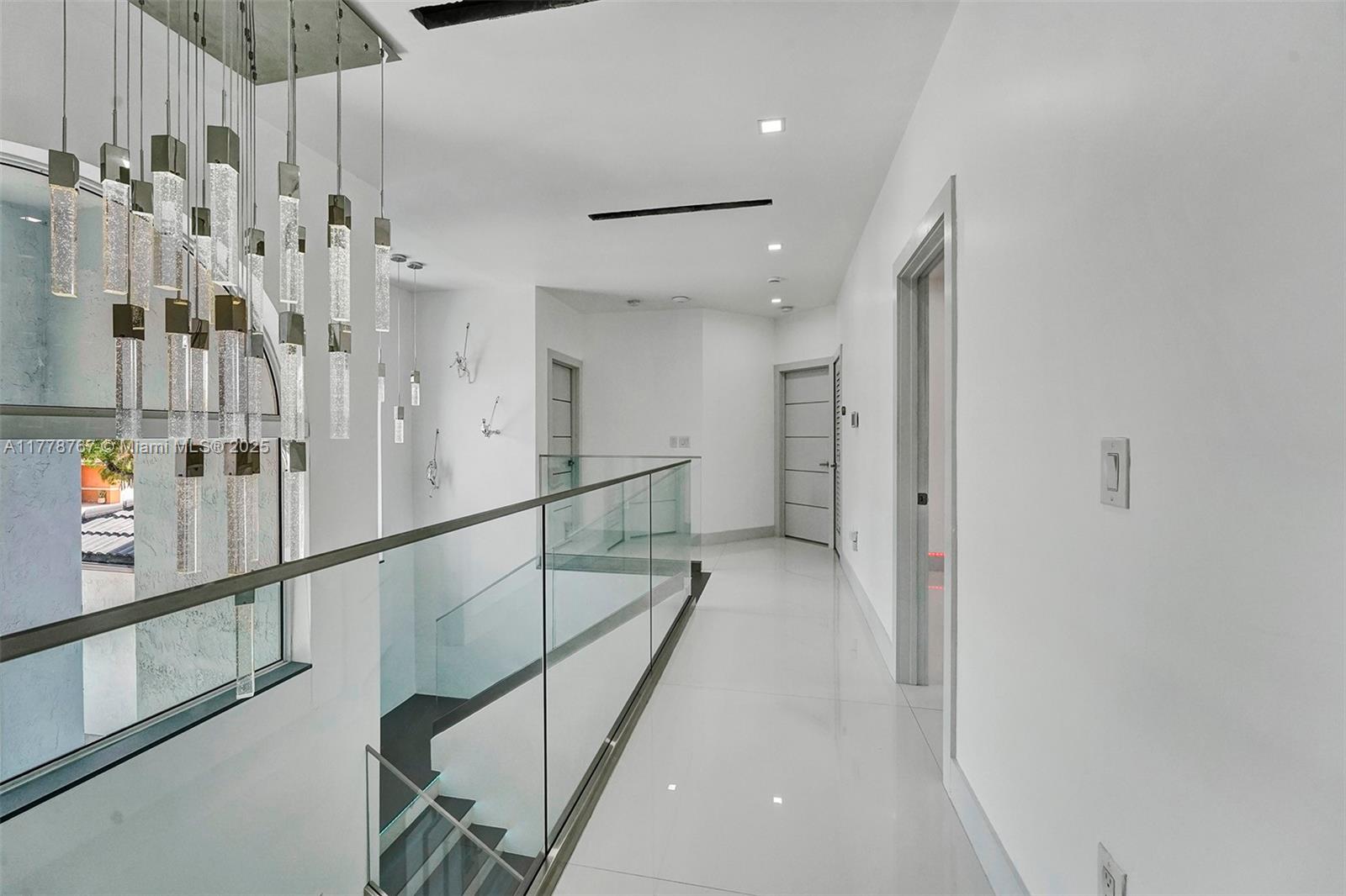 7870 NW 160th Ter, Miami Lakes, Florida image 9
