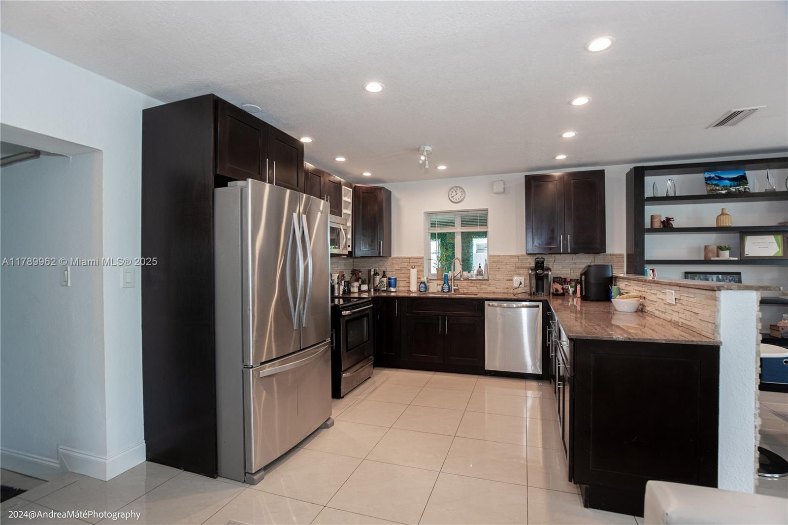 5901 NE 4th Ave, Oakland Park, Florida image 2