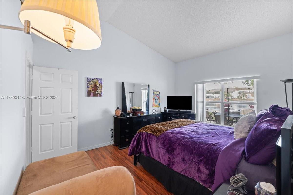 Listing Photo 10
