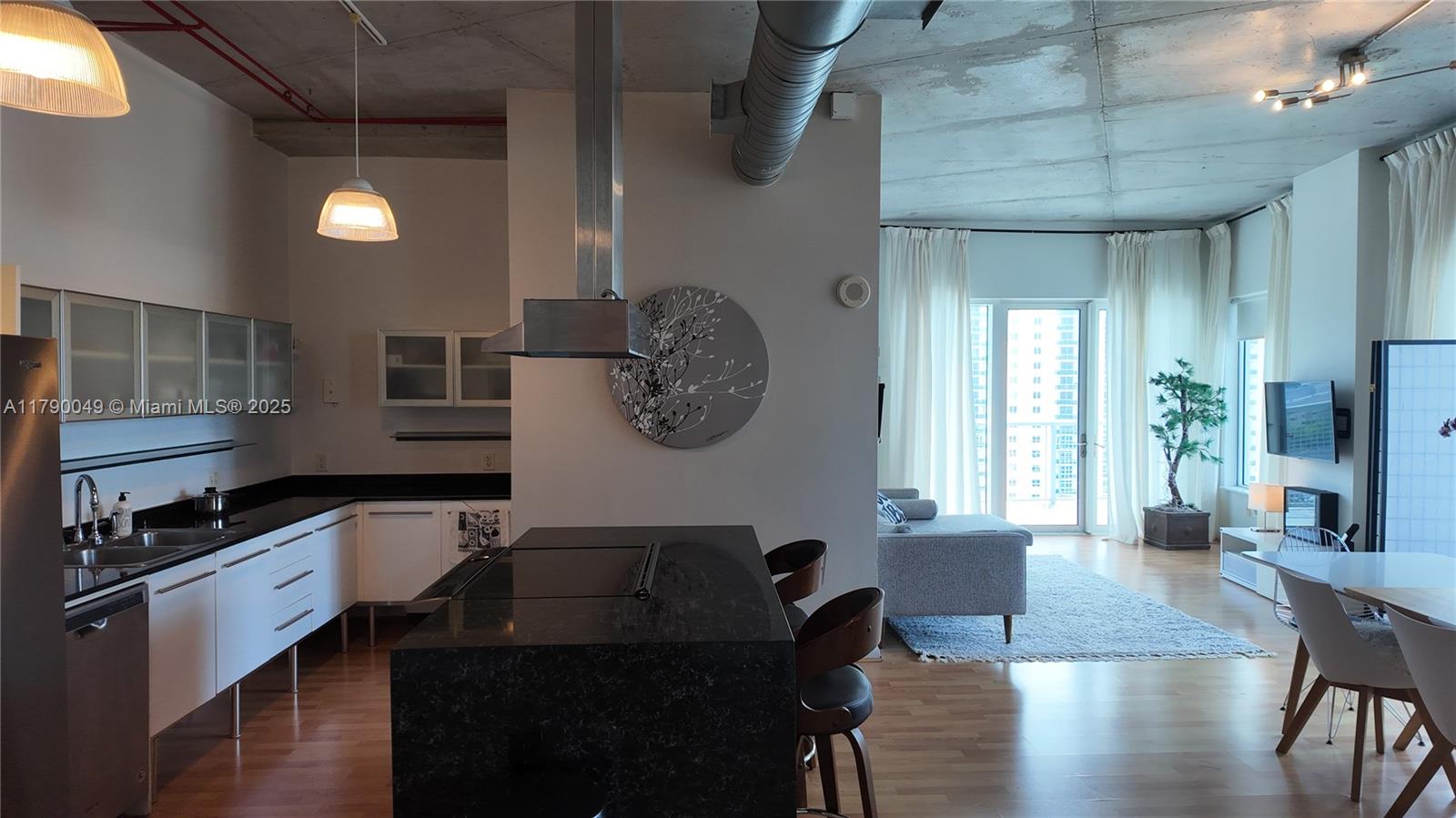 10 SW South River Dr 1603
