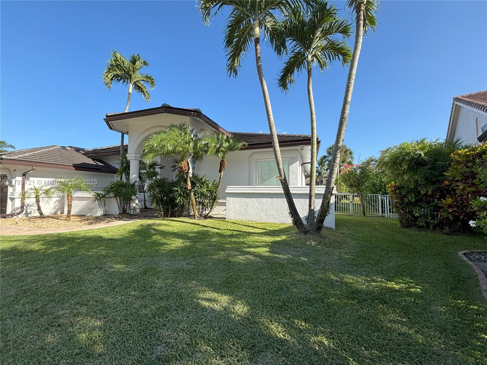 320 Windmill Palm Ave, Plantation, Florida image 3