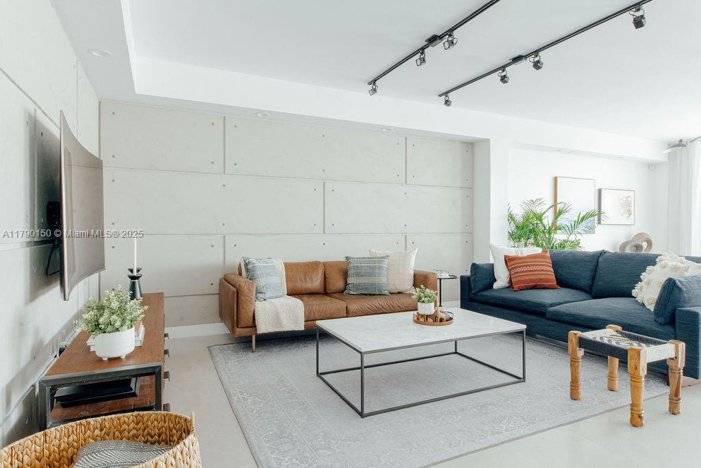 Condo for Sale in Aventura, FL