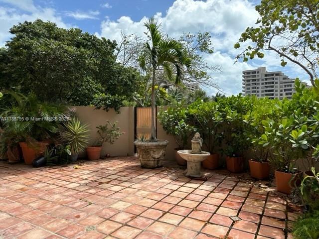 151 Crandon Blvd Unit 104, Key Biscayne, Florida 33149