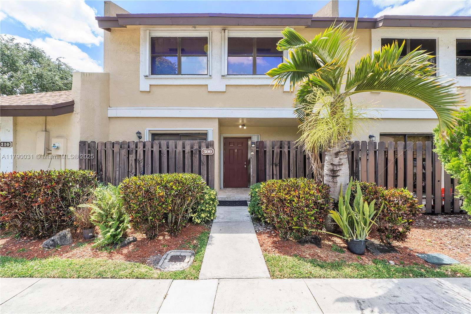300 SW 96th Ter #300, Pembroke Pines, Florida image 1