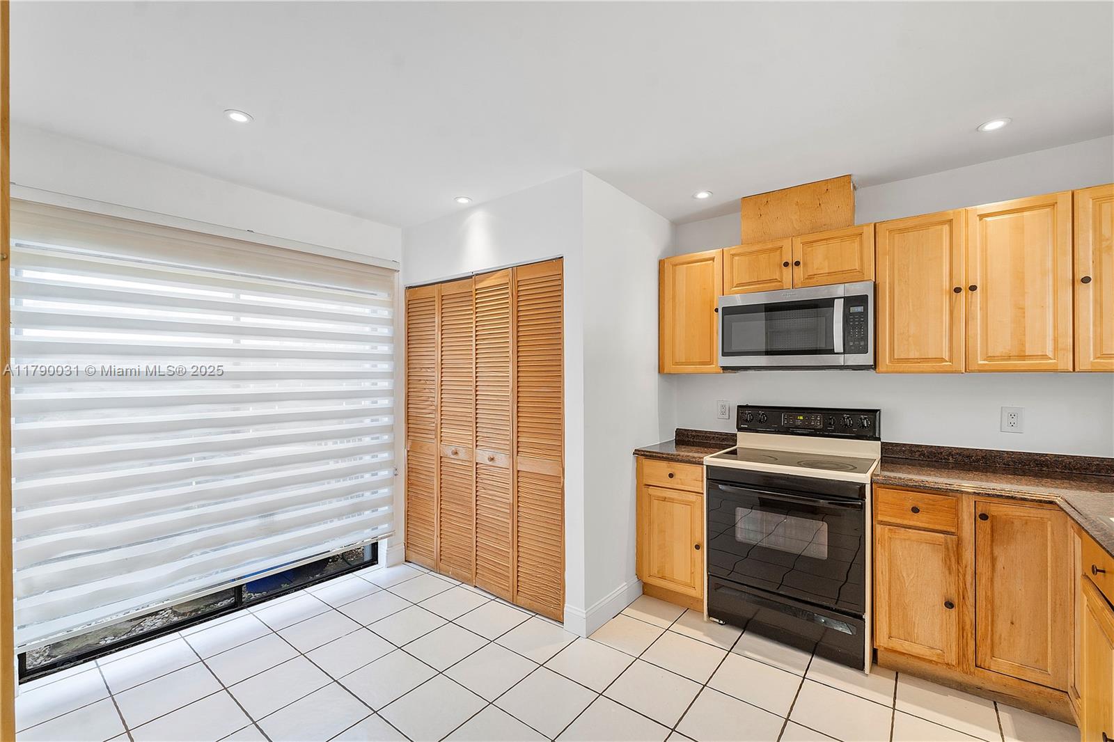 300 SW 96th Ter #300, Pembroke Pines, Florida image 10
