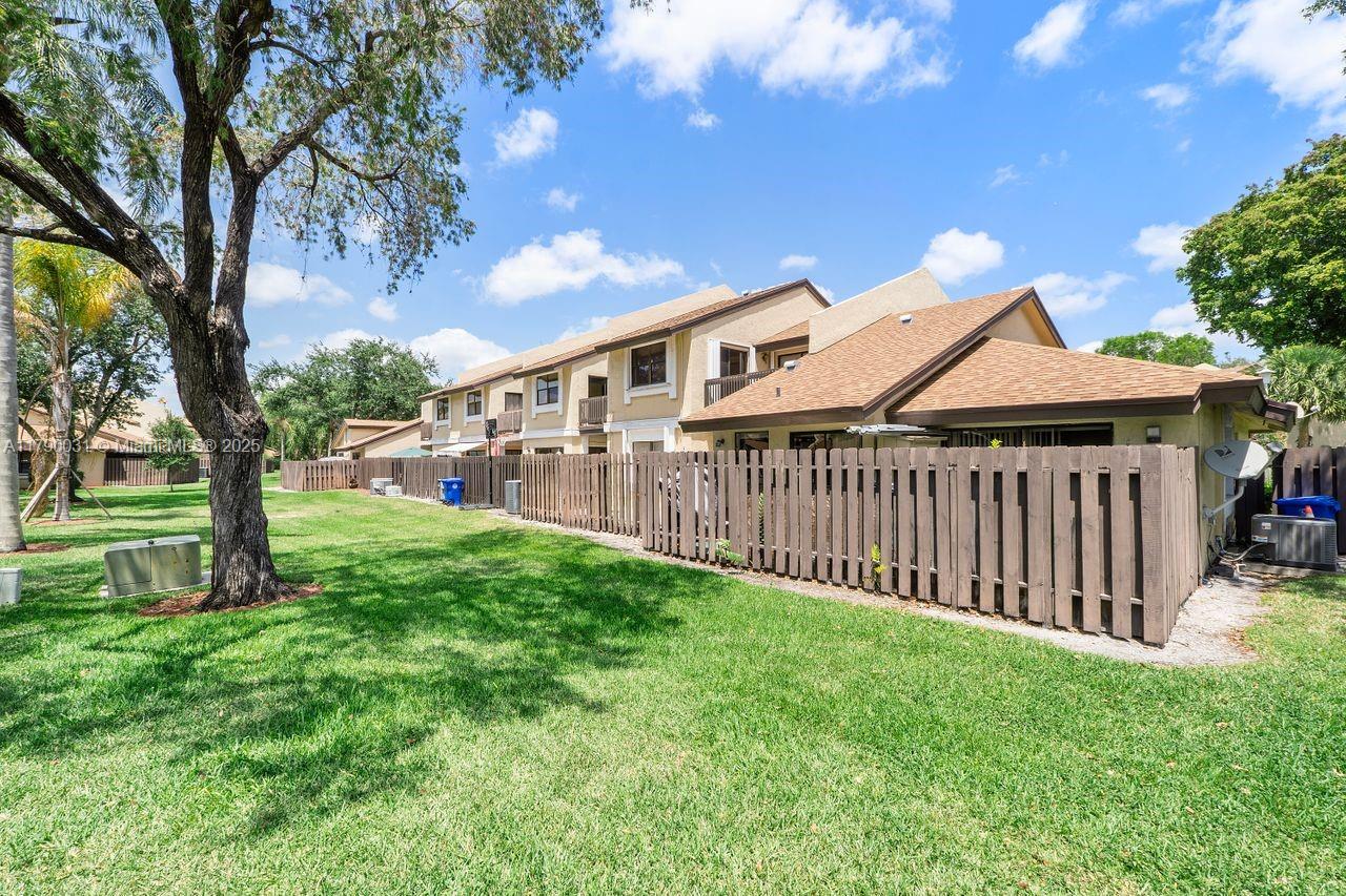 300 SW 96th Ter #300, Pembroke Pines, Florida image 32
