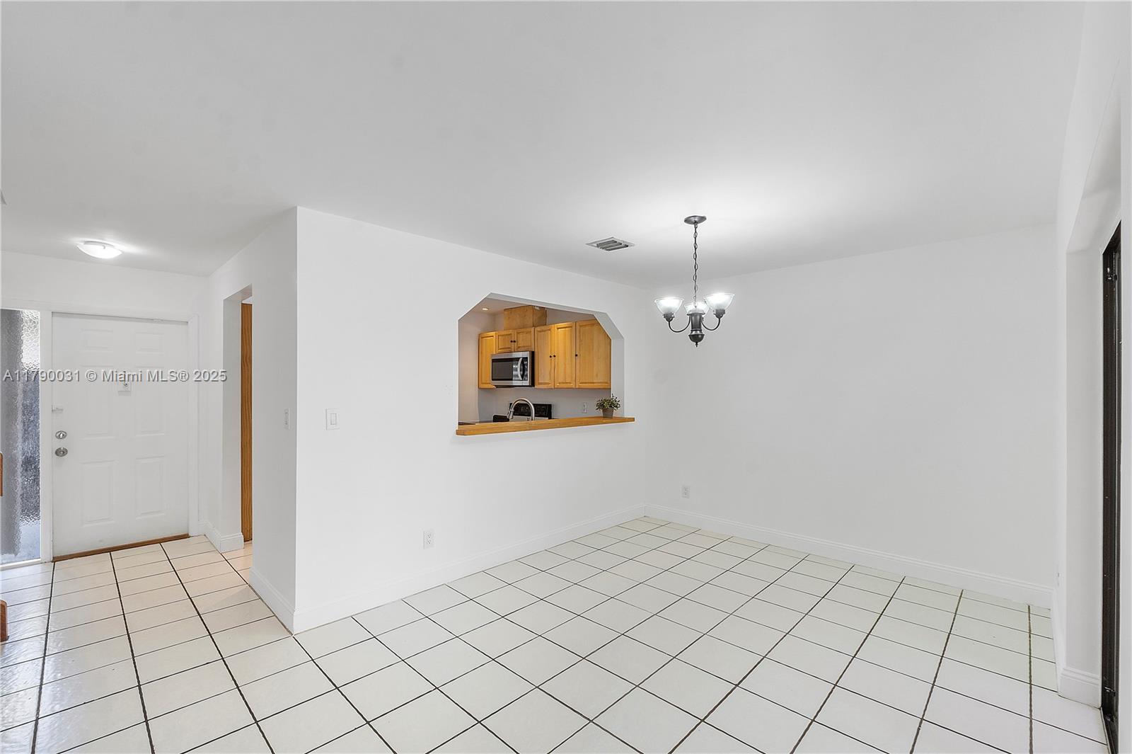 300 SW 96th Ter #300, Pembroke Pines, Florida image 4