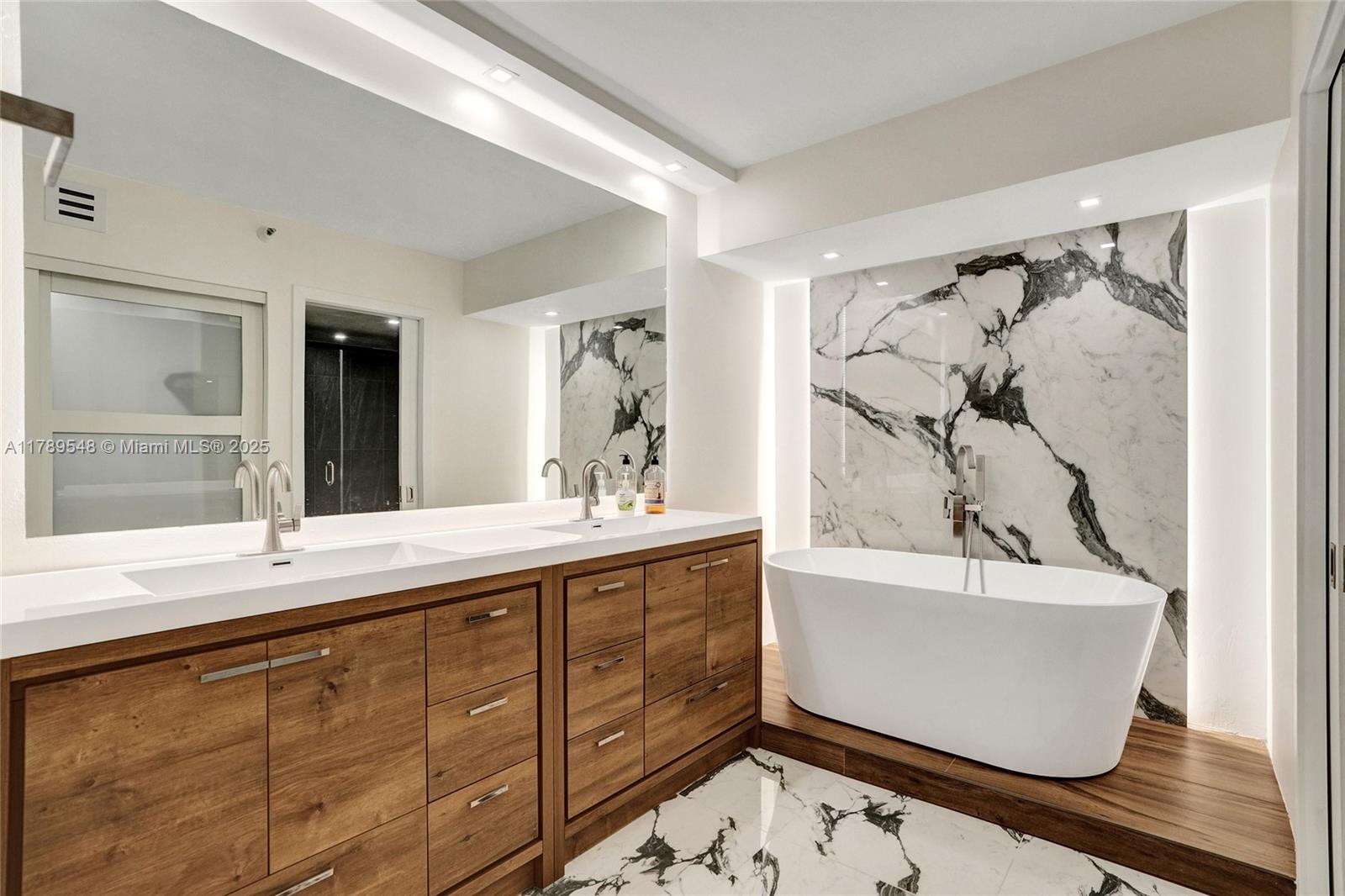 19195 NE Mystic Pointe Dr #3008, Aventura, Florida image 19