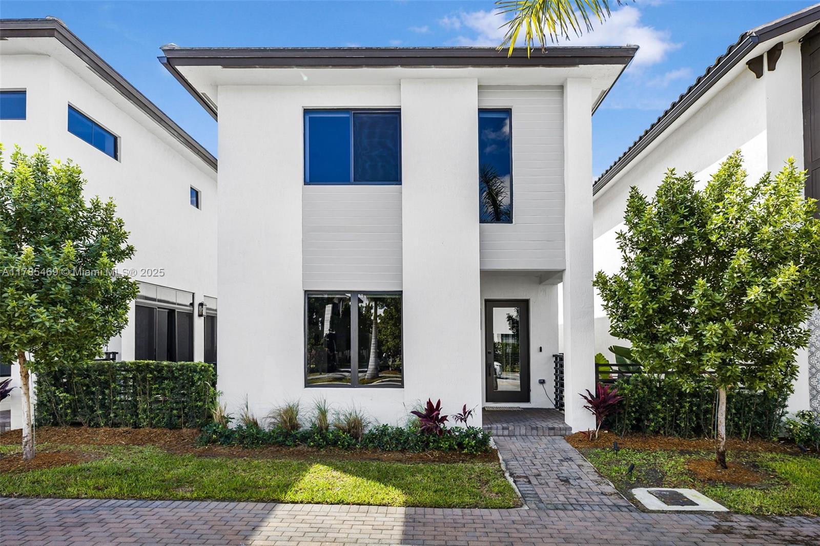 8156 NW 43rd St, Doral, Florida image 35