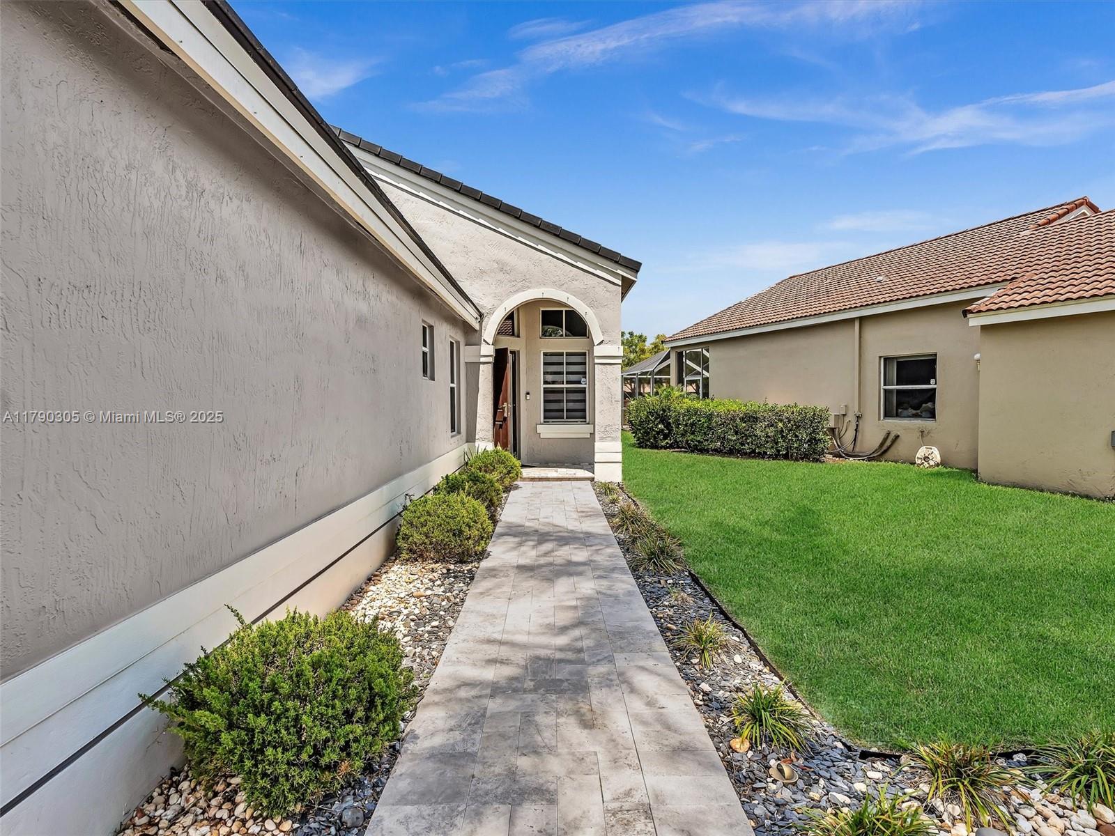 700 Sand Creek Cir, Weston, Florida image 4