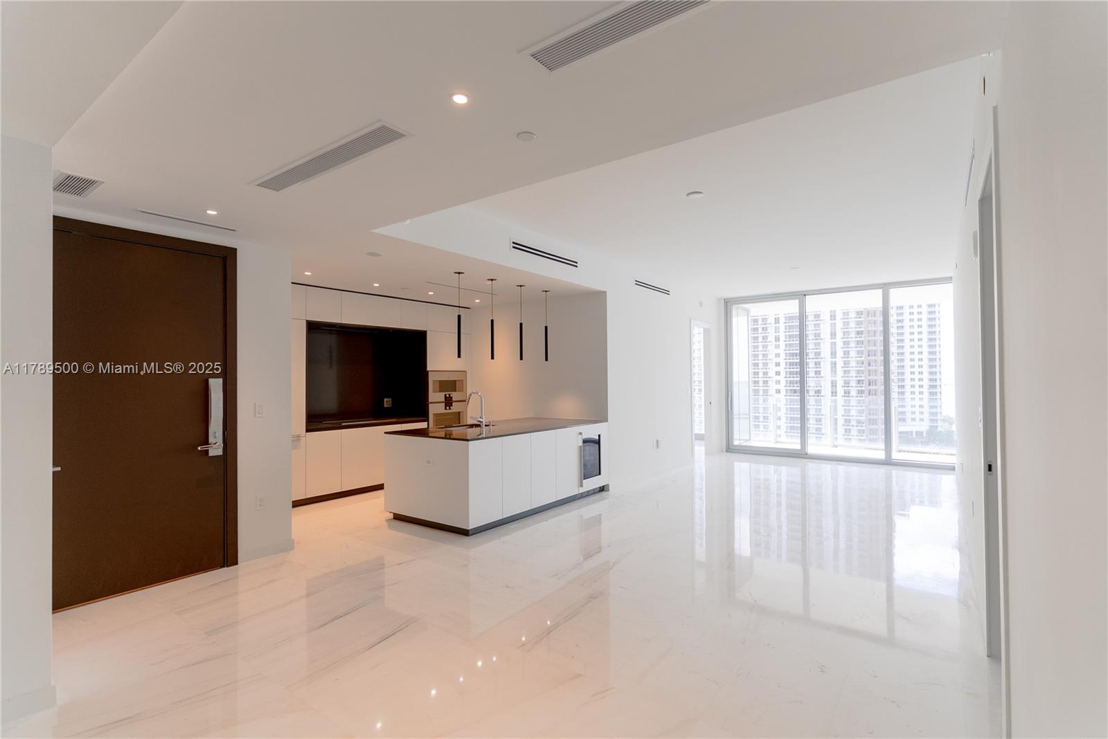 Condo for Sale in Miami, FL