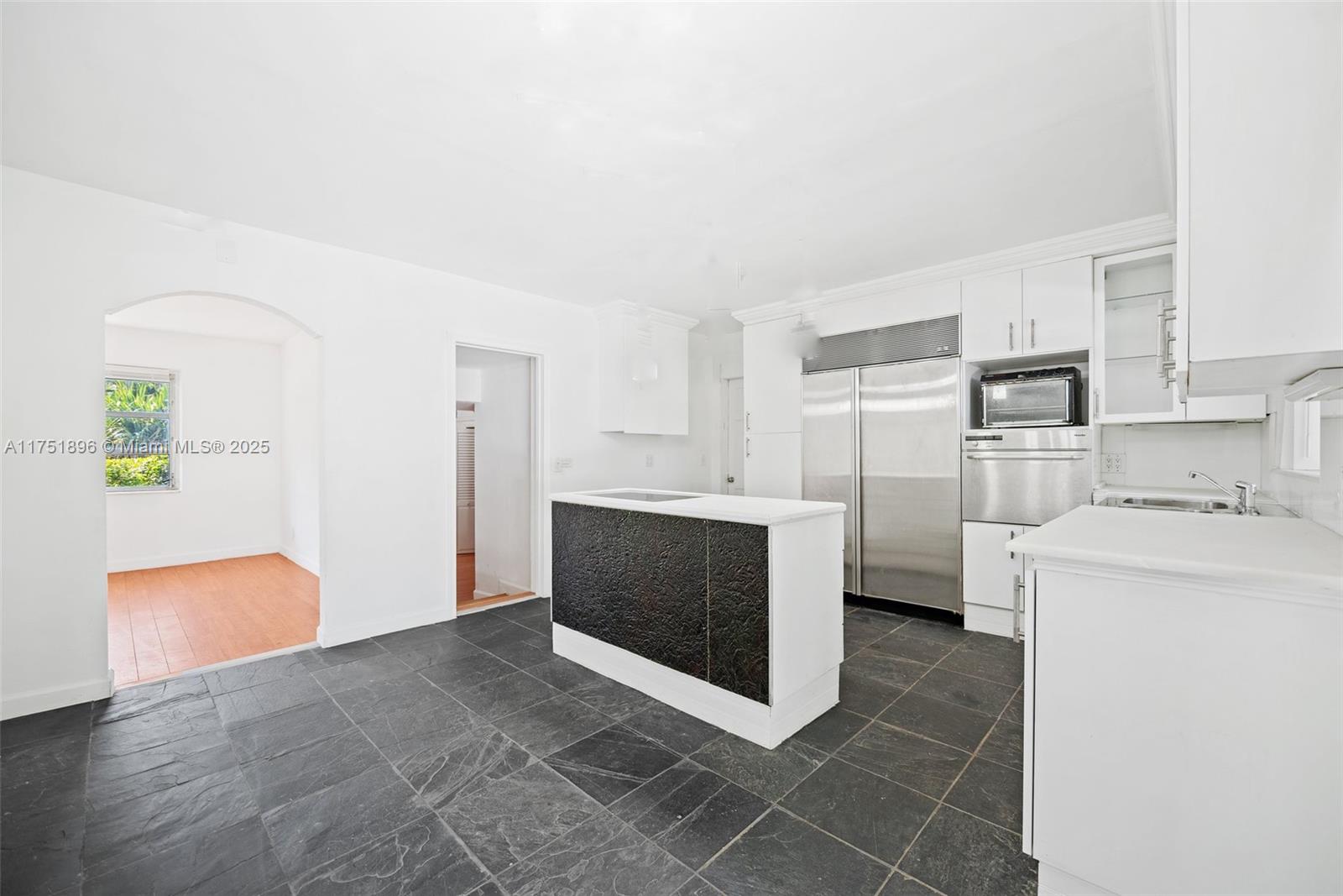 10635 NE 11 Ct, Miami Shores, Florida image 4