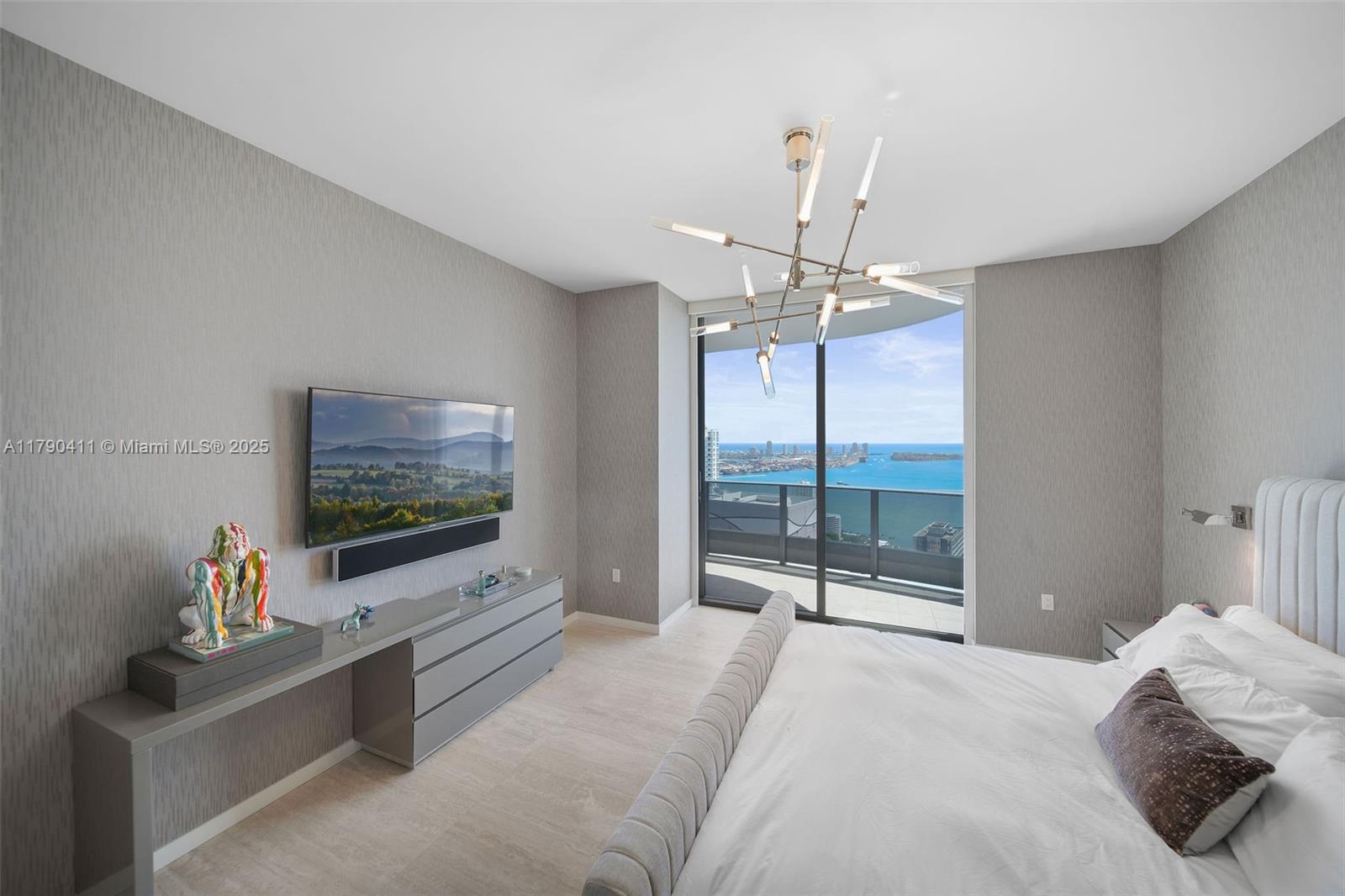 1000 Brickell Plz #PH5603, Miami FL 33131