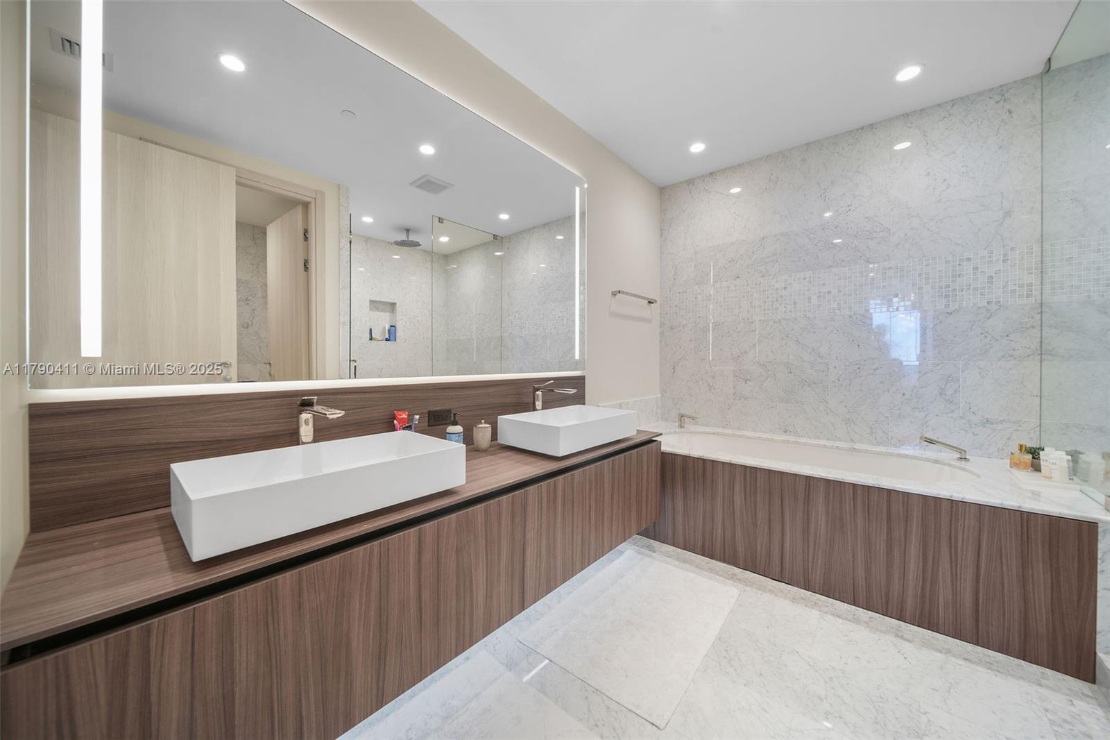 1000 Brickell Plz #PH5603, Miami FL 33131
