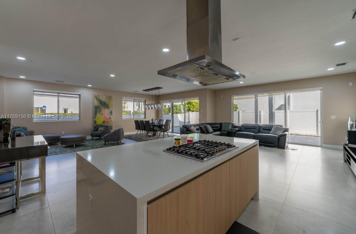 9791 NW 75th St, Doral, Florida image 3