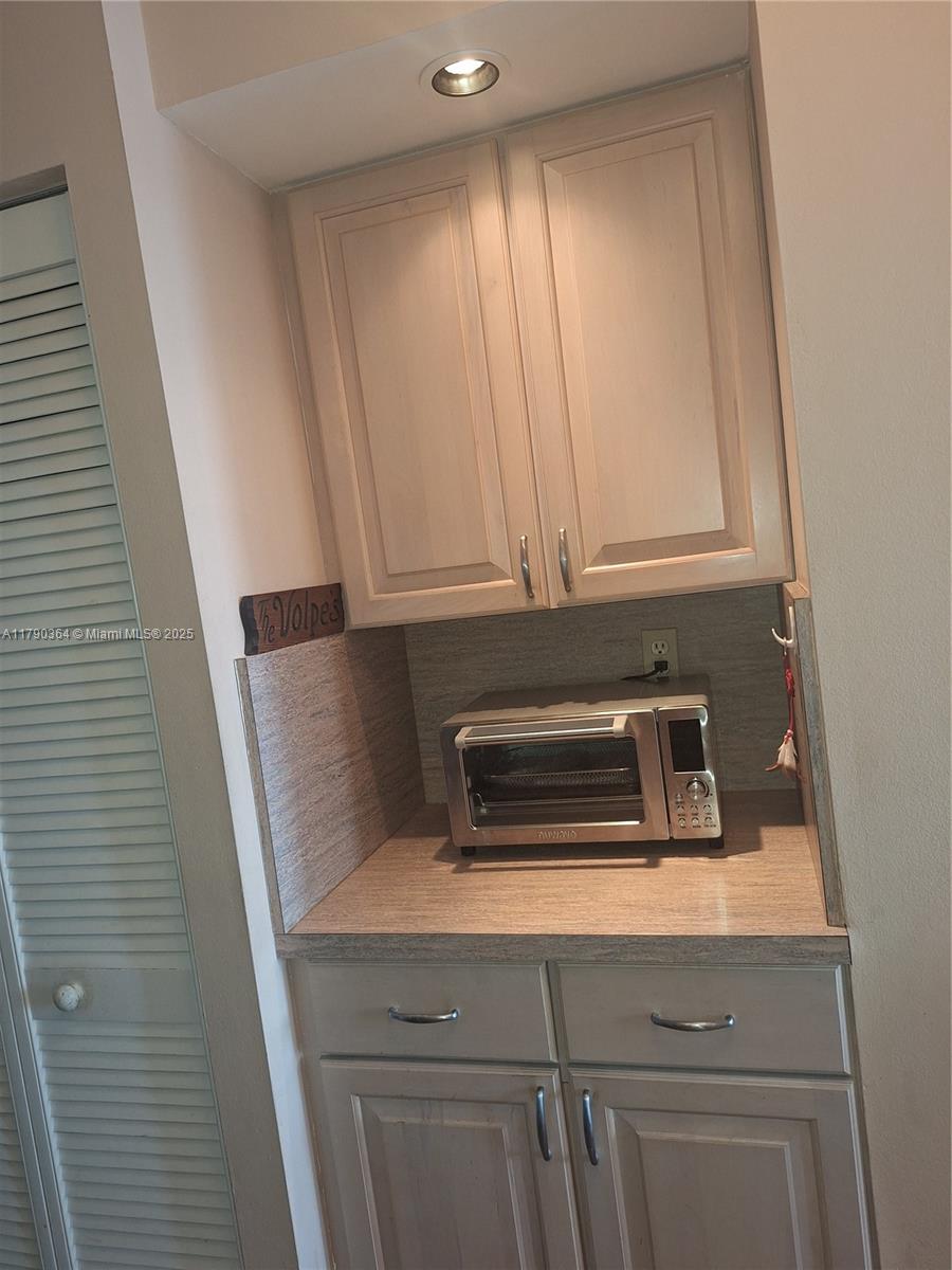Listing Photo 14