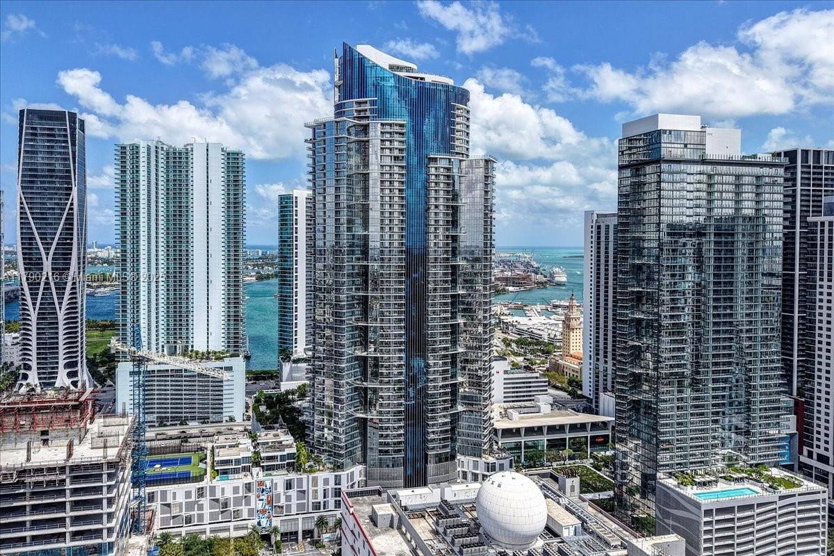 Condo for Sale in Miami, FL
