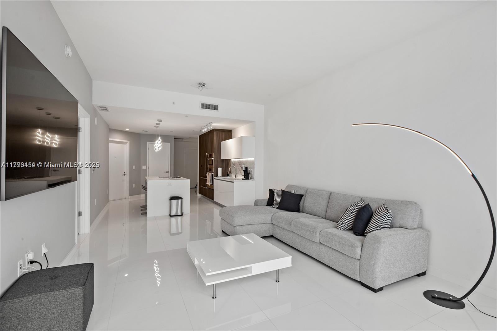 851 NE 1ST Ave #1206, Miami FL 33132