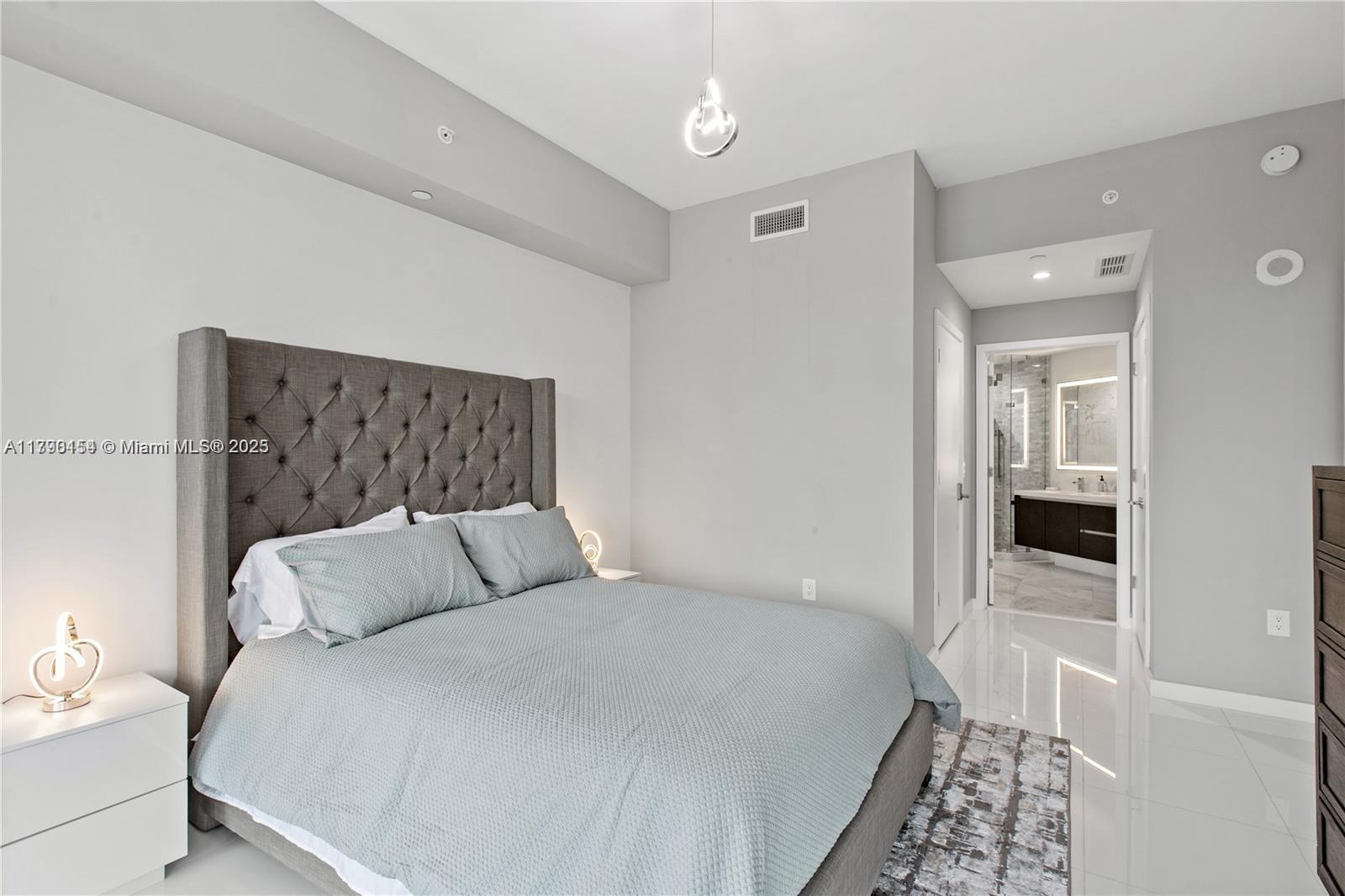 851 NE 1ST Ave #1206, Miami FL 33132
