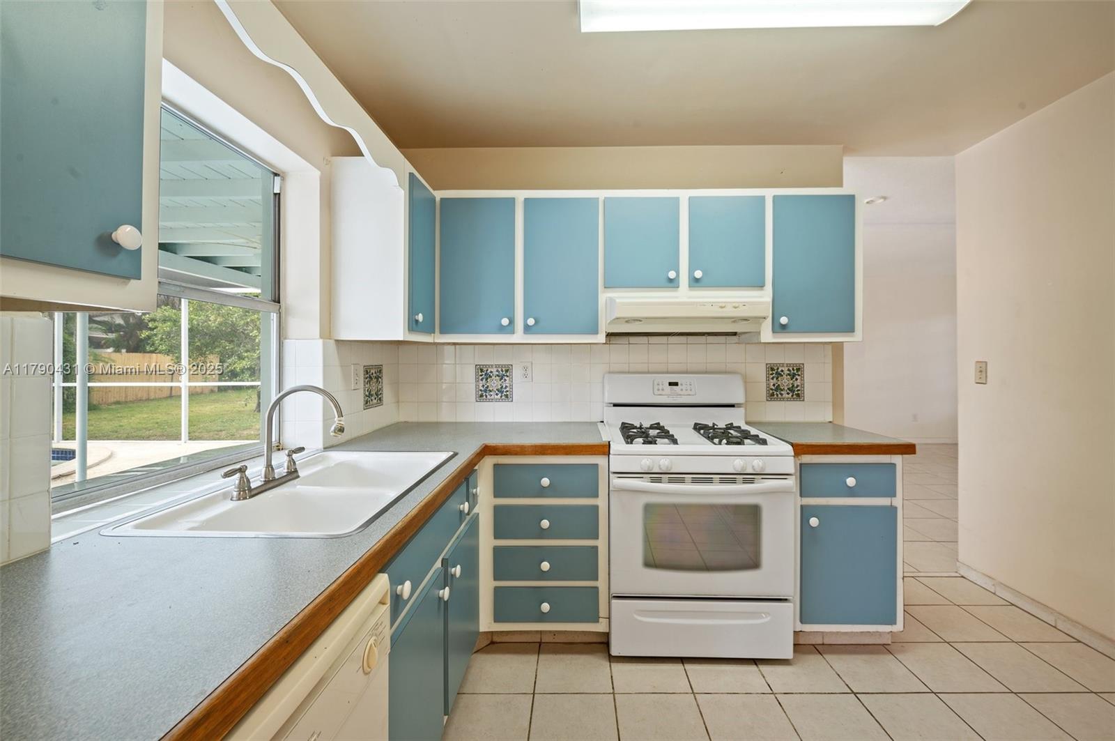14515 Mahogany Ct, Miami Lakes, Florida image 12