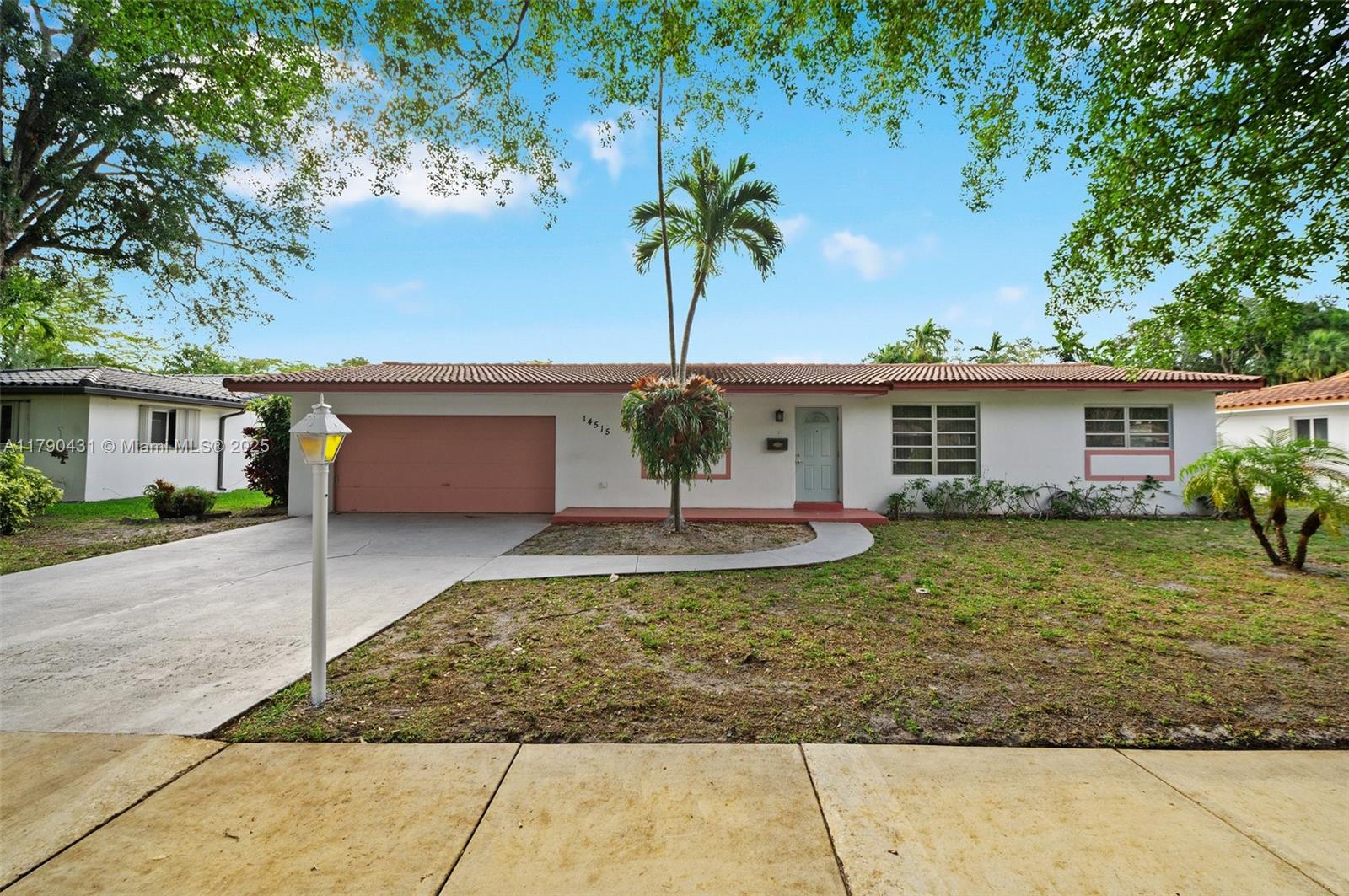 14515 Mahogany Ct, Miami Lakes, Florida image 2
