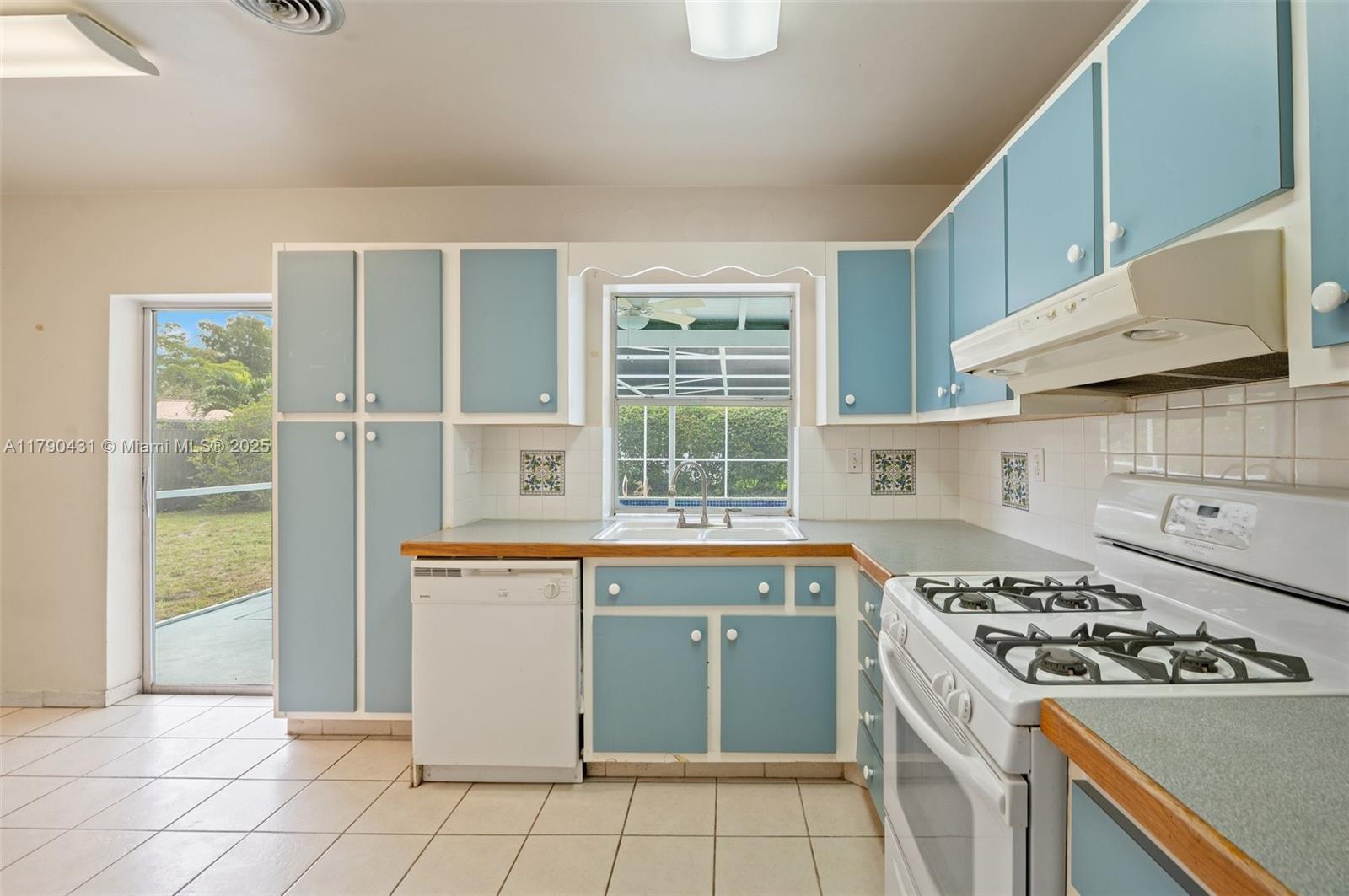 14515 Mahogany Ct, Miami Lakes, Florida image 9