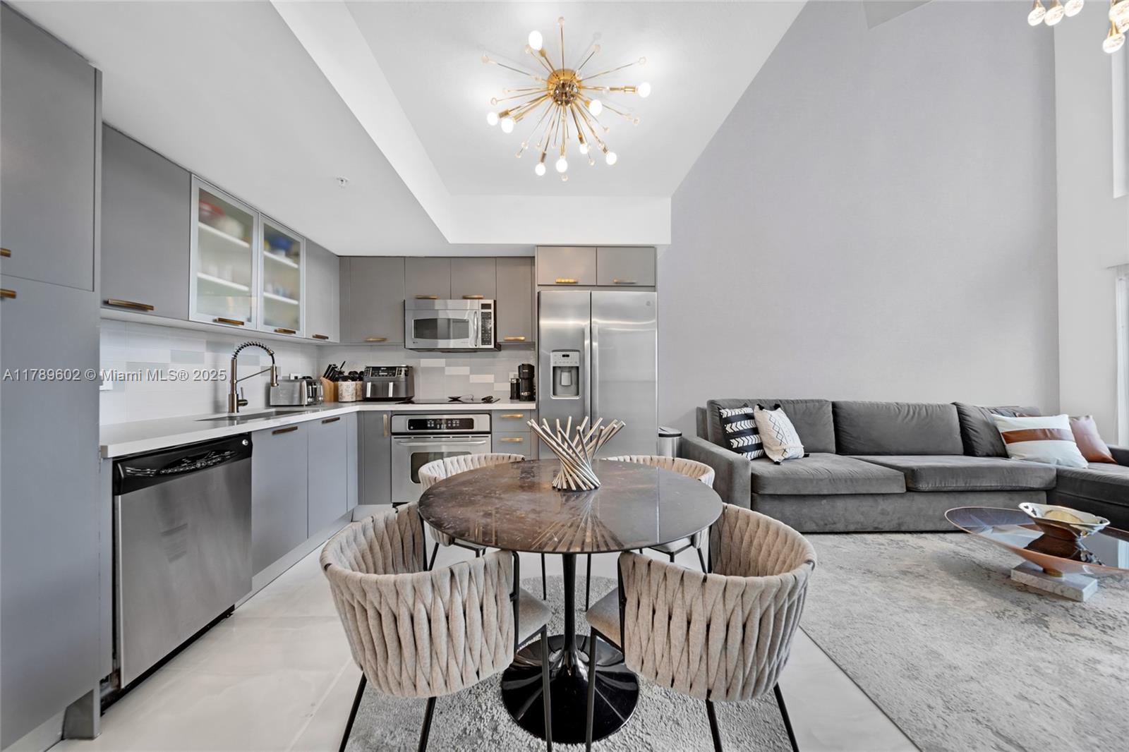 Apartamento para Alugar em Miami, FL