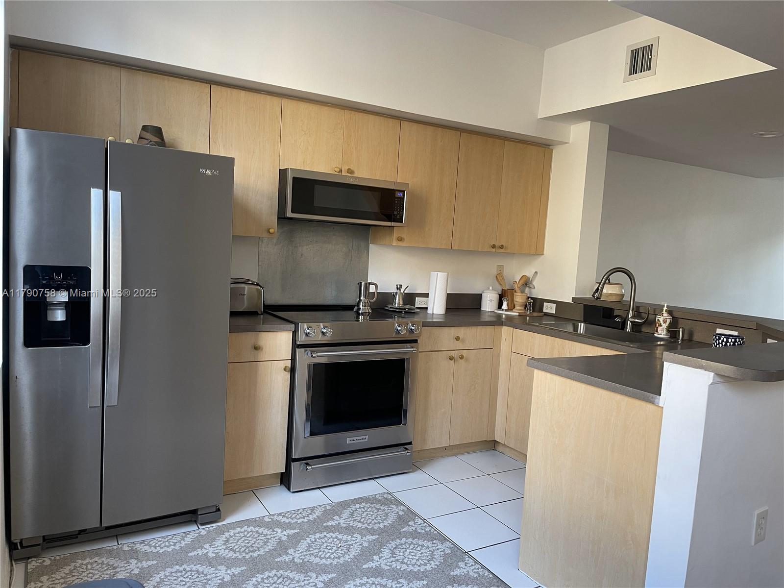2861 NE 185th St #305, Aventura, Florida image 6