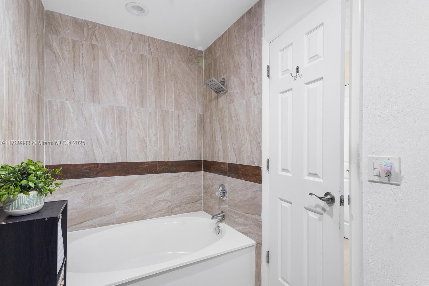 371 Fairway Cir #56, Weston, Florida image 12