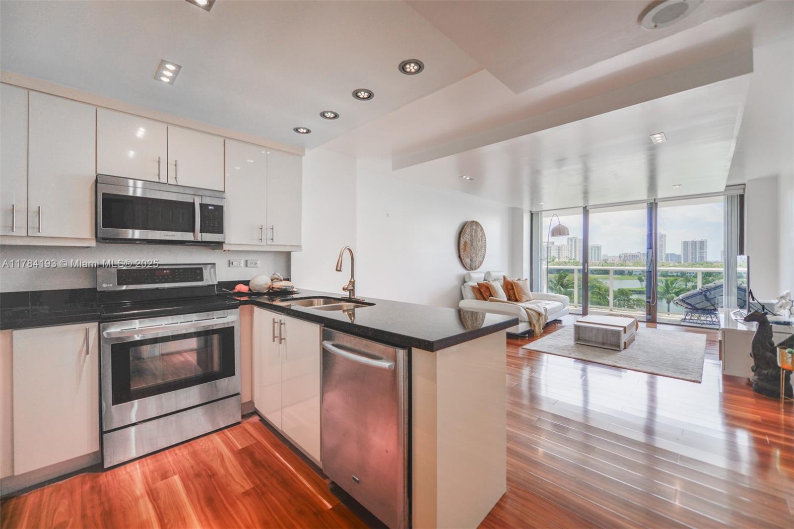 3625 N Country Club Dr #707, Aventura, Florida image 1