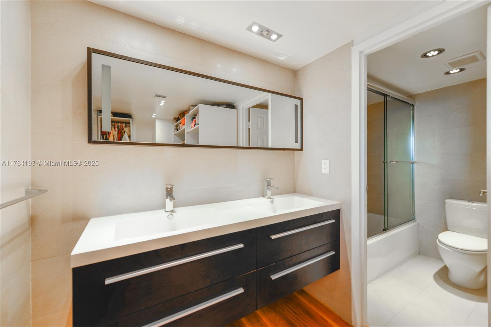 3625 N Country Club Dr #707, Aventura, Florida image 12