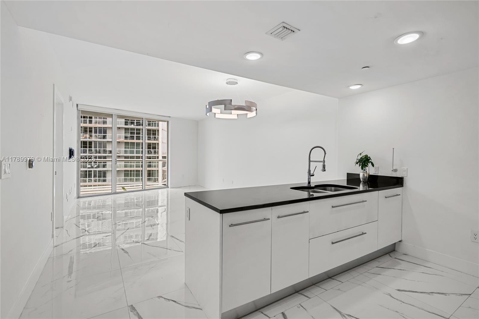475 Brickell Ave #4811, Miami FL 33131