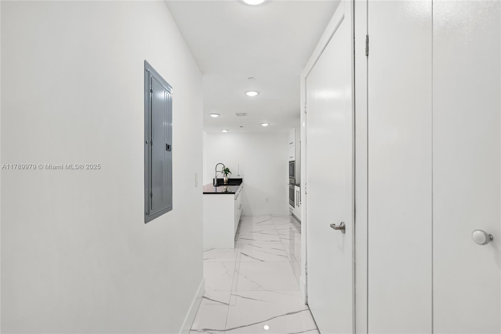 475 Brickell Ave #4811, Miami FL 33131