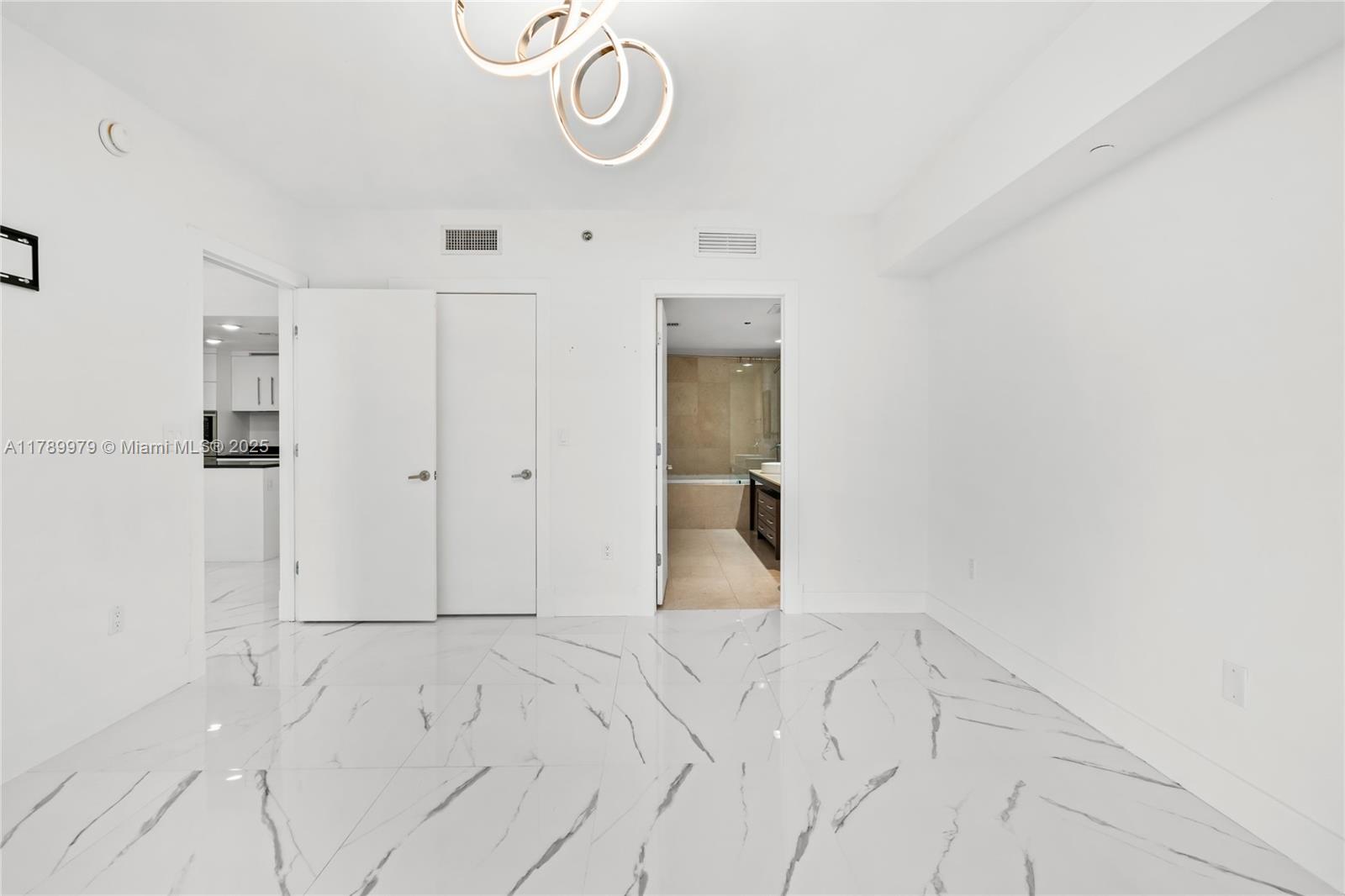 475 Brickell Ave #4811, Miami FL 33131