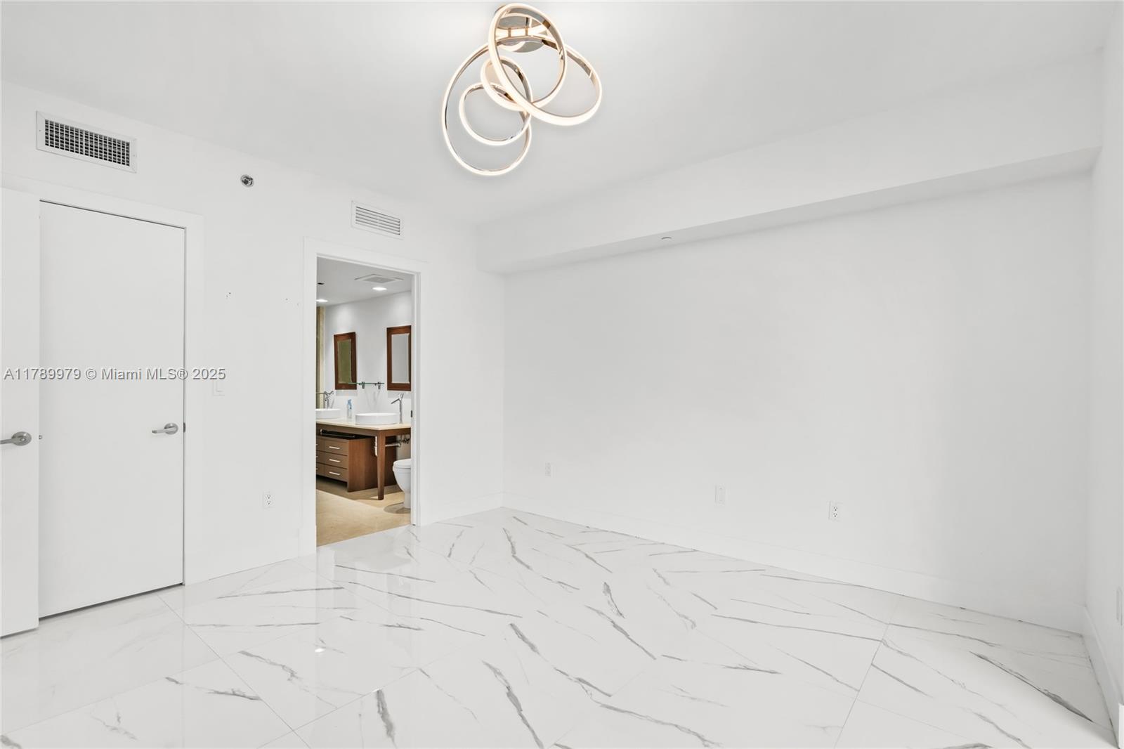 475 Brickell Ave #4811, Miami FL 33131