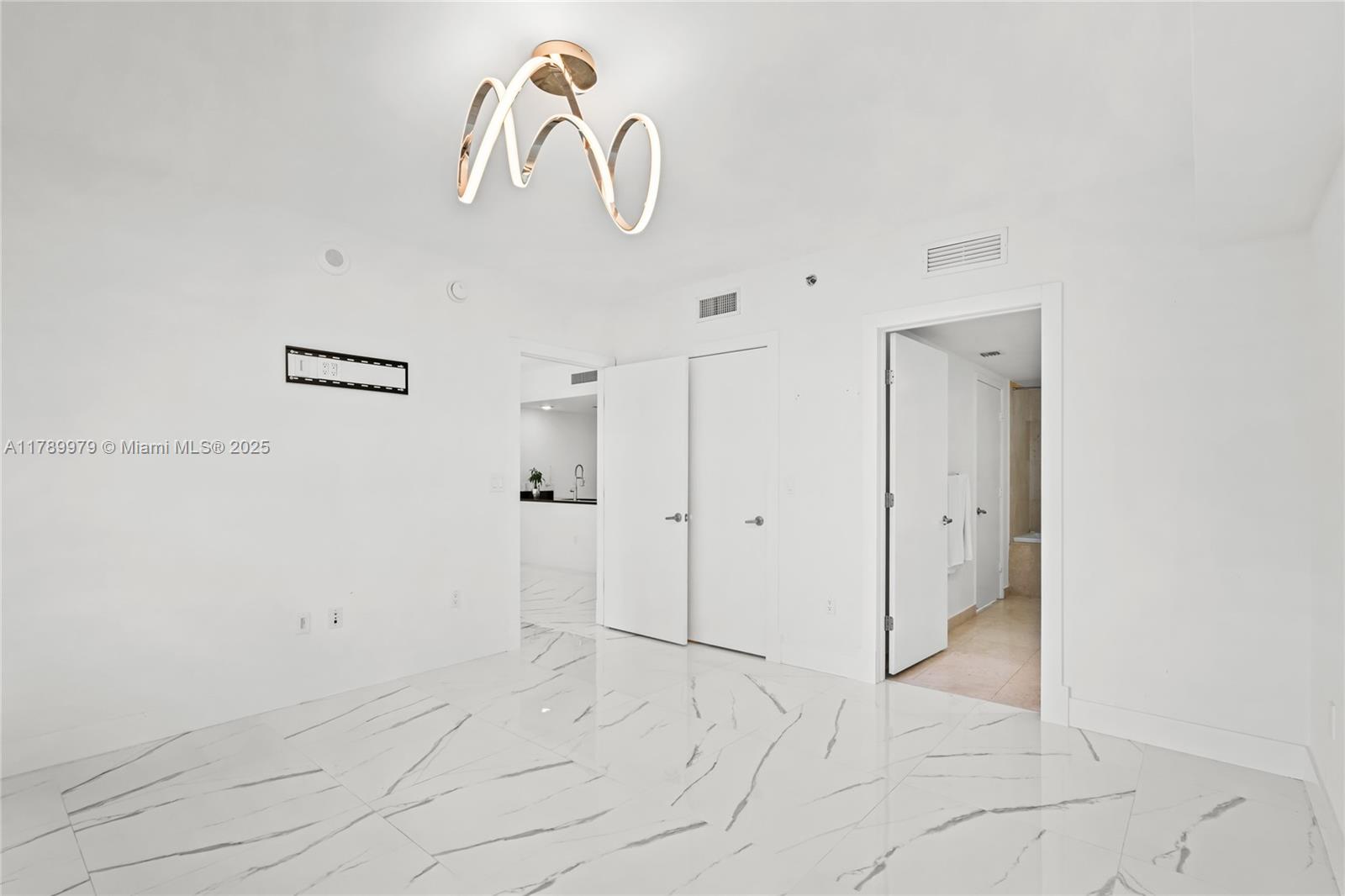 475 Brickell Ave #4811, Miami FL 33131