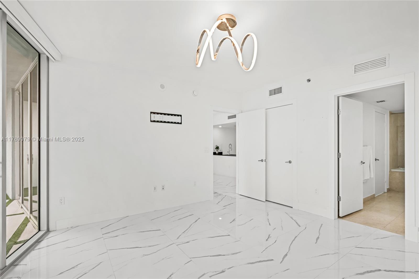 475 Brickell Ave #4811, Miami FL 33131