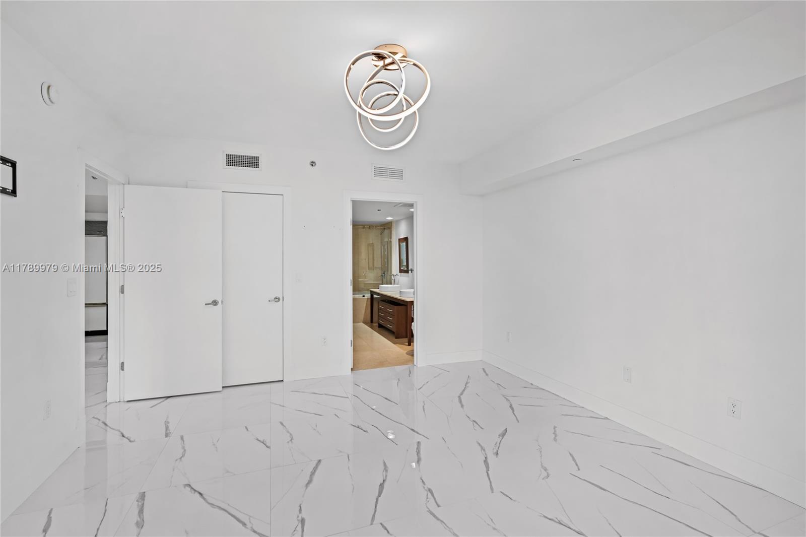 475 Brickell Ave #4811, Miami FL 33131