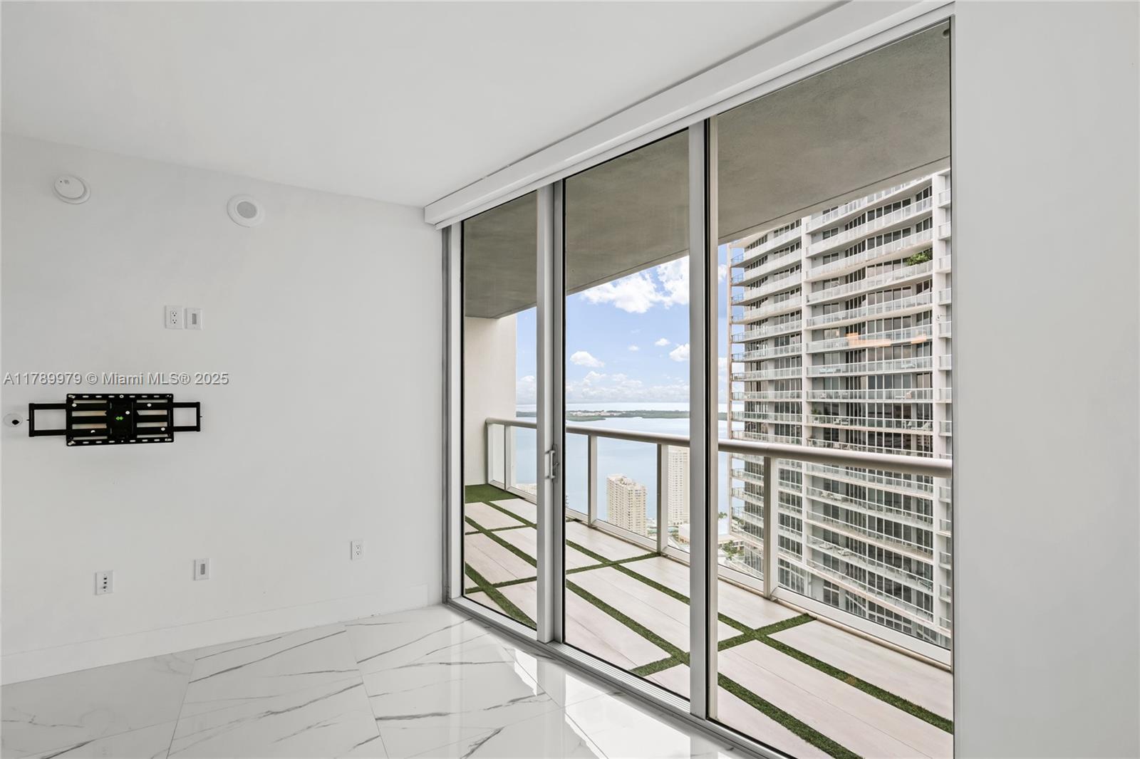 475 Brickell Ave #4811, Miami FL 33131