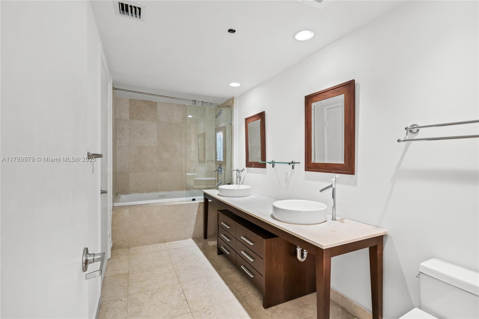 475 Brickell Ave #4811, Miami FL 33131