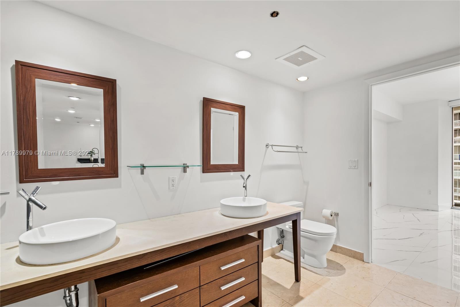 475 Brickell Ave #4811, Miami FL 33131
