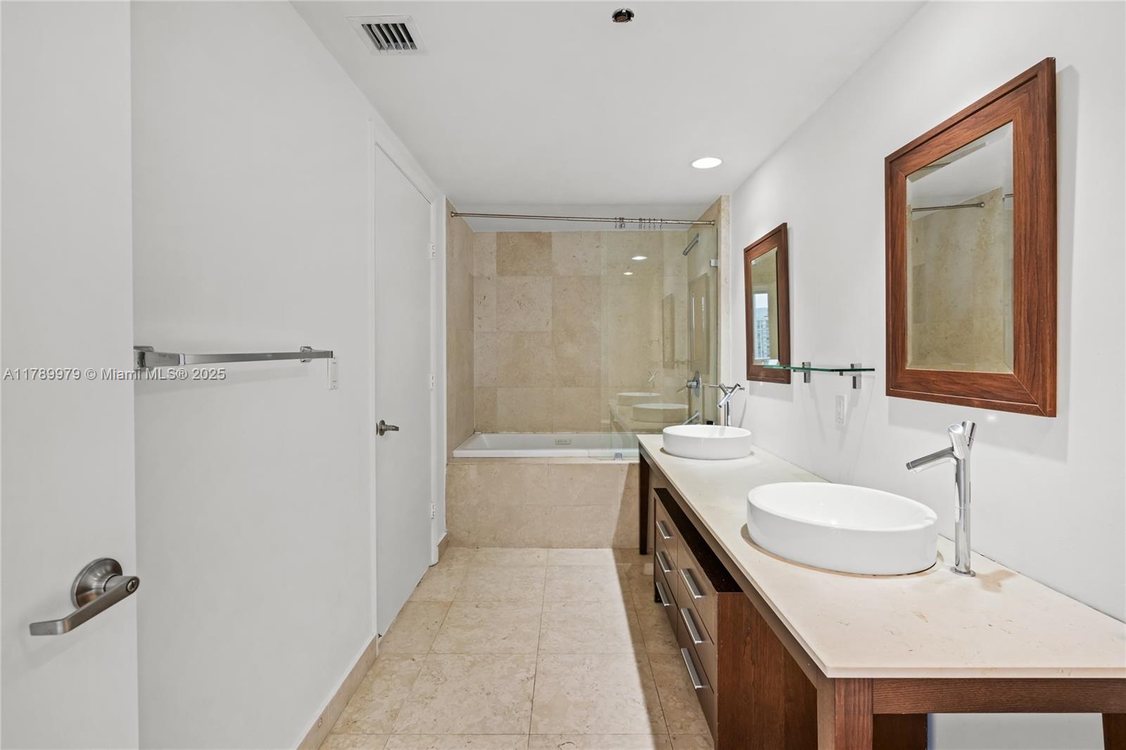 475 Brickell Ave #4811, Miami FL 33131