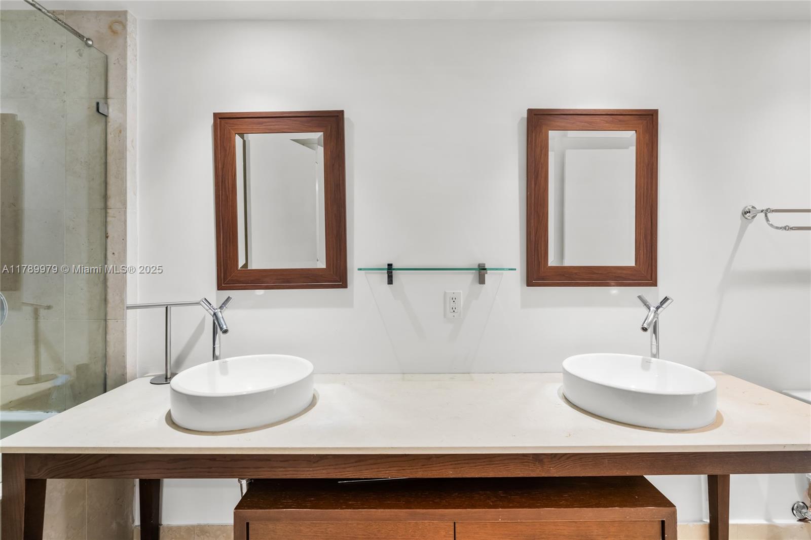475 Brickell Ave #4811, Miami FL 33131