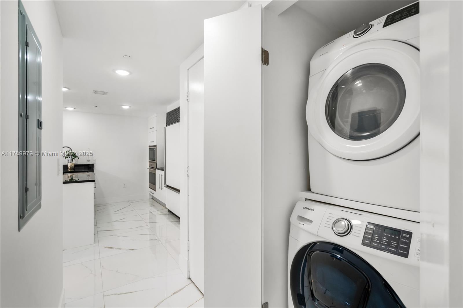 475 Brickell Ave #4811, Miami FL 33131